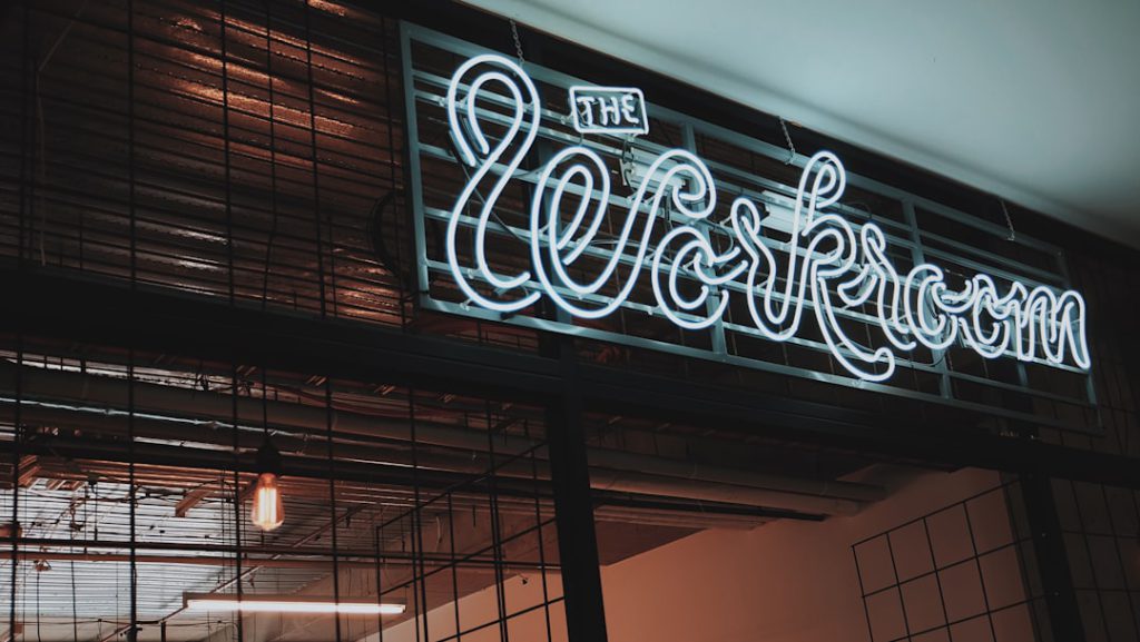 Photo Storefront sign